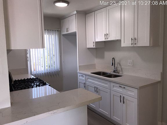 4th image of 350 S Manhattan Pl #6