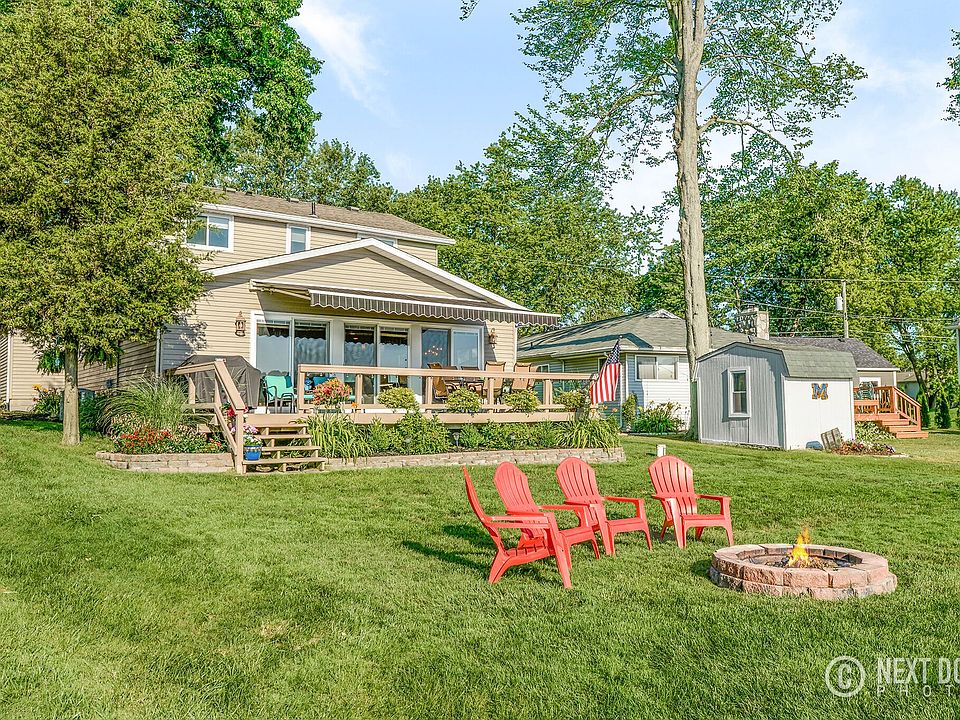 1st image of 284 Lakeside Dr