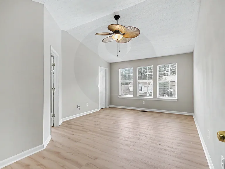 1090 Winter Park Ln — Photo 19