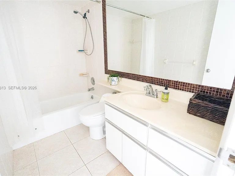 1021 Hillsboro Mile #204 — Photo 22