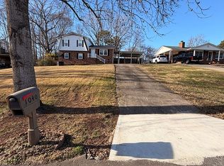 1040 Spring Dr, Gastonia, NC 28052