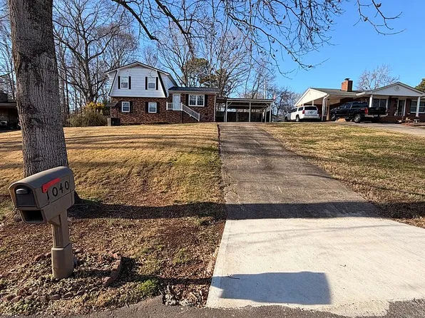 1040 Spring Dr, Gastonia, NC 28052