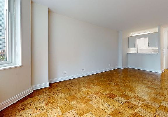 5th image of 400 E 71st St APT 8C