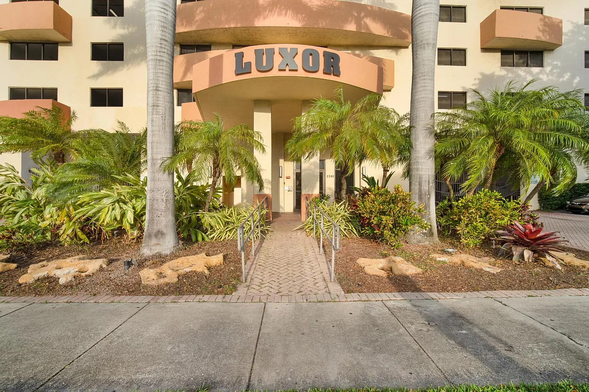 Building Photo - 2301 SW 27th Ave #1204