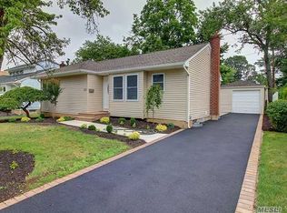 509 Larch Ln, East Meadow, NY 11554