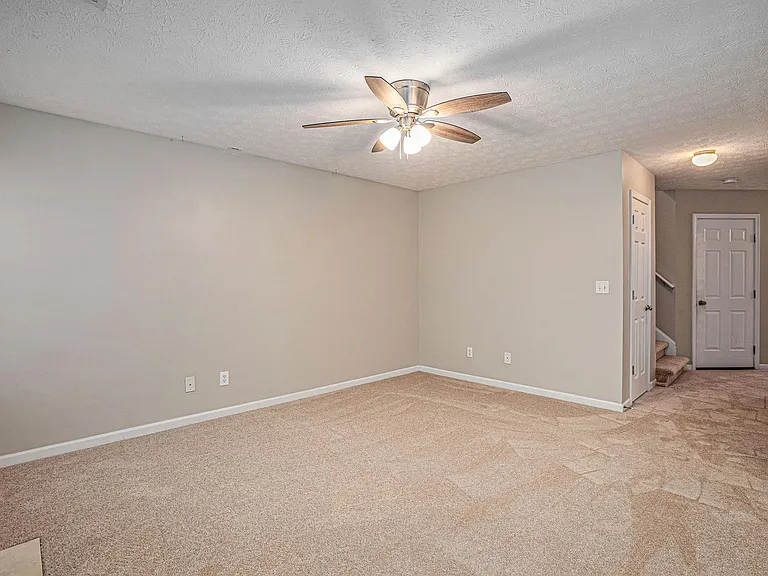 226 Alton Cir — Photo 10