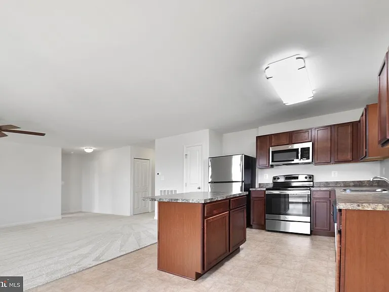 2041 Crepe Myrtle Ln — Photo 10