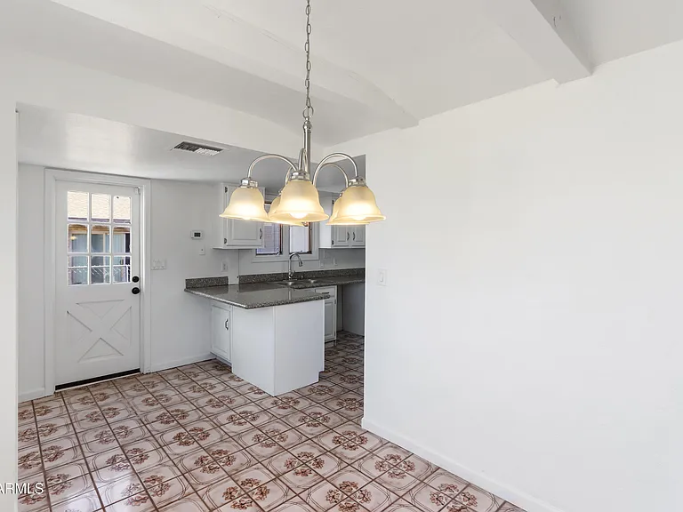 919 N Gilbert Ave — Photo 11