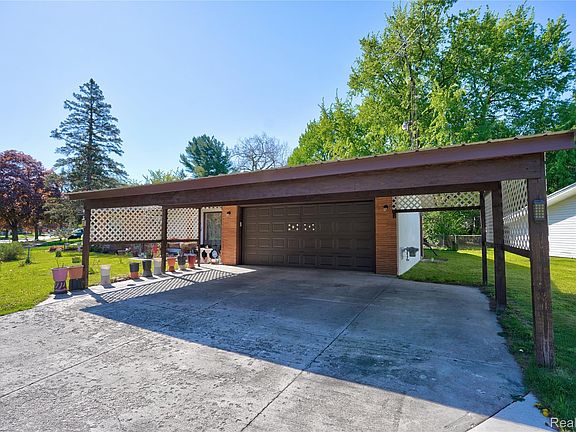 5th image of 4202 Greenbrook Ln