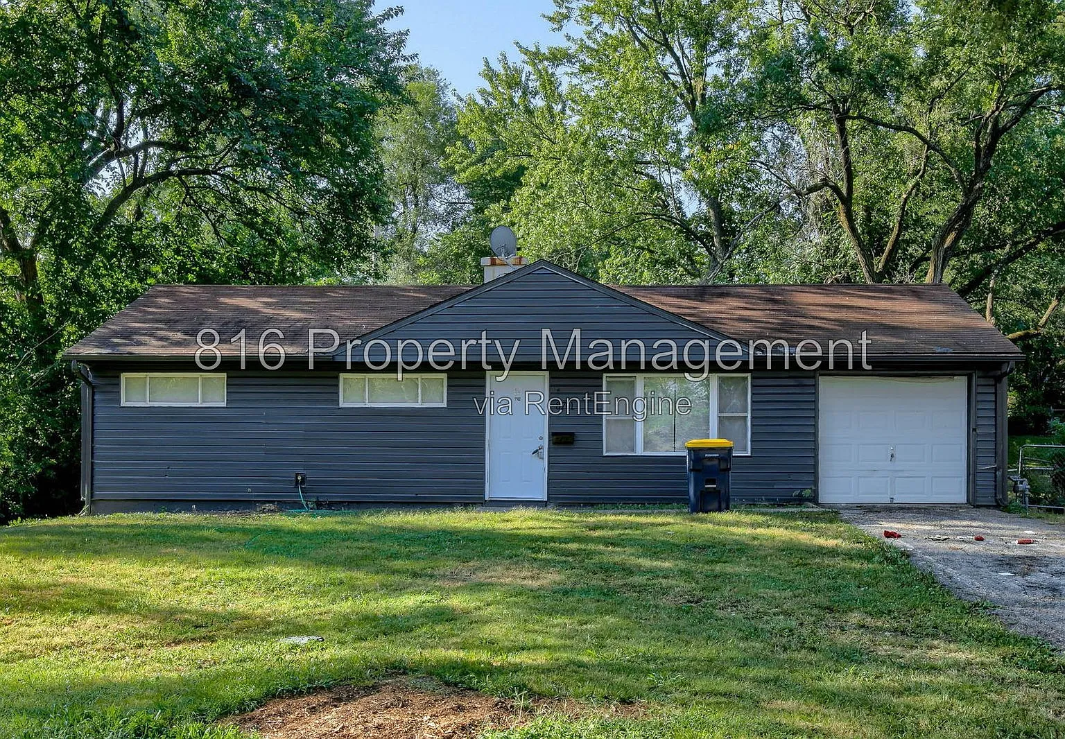 3 bed, 1.0 bath, 912 sqft, $1,335 — Photo 1