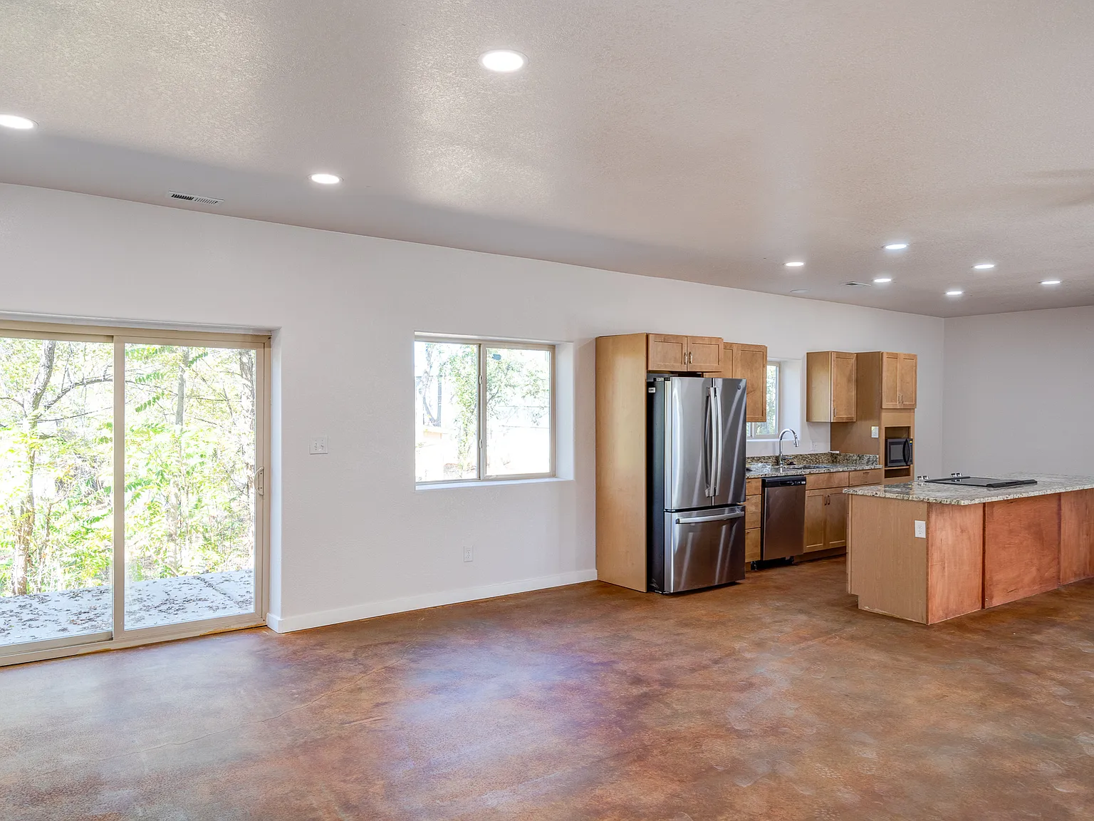3 bed, 2090 sqft, $2,395 — Photo 3