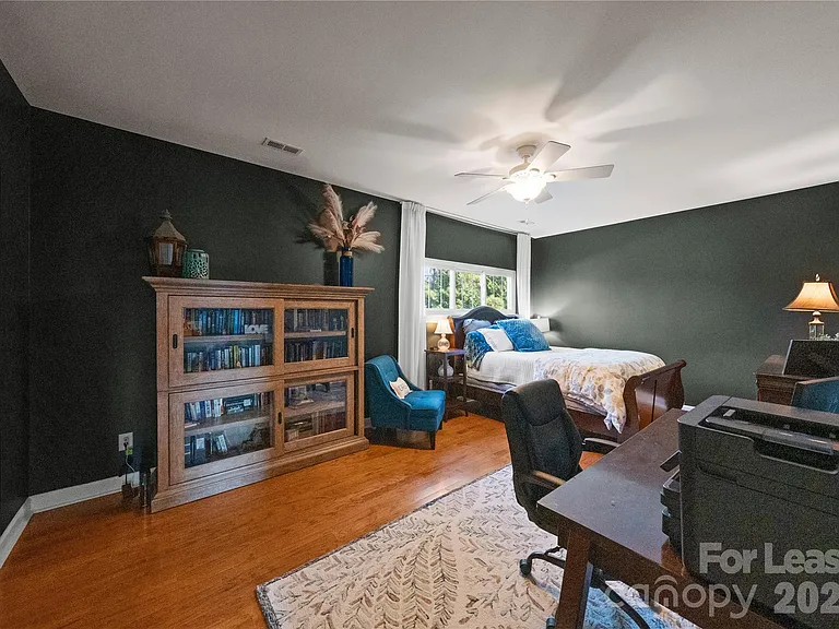 18047 Northport Dr — Photo 18