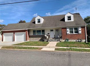 92 S Fulton St, Westbury, NY 11590