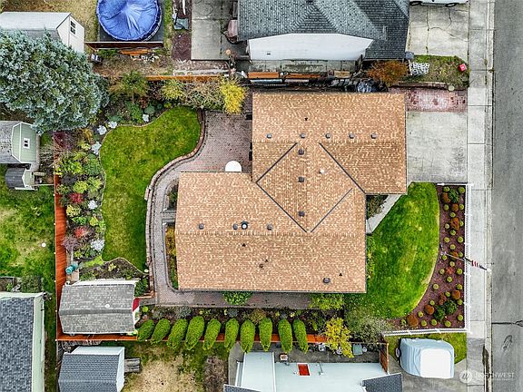 2nd image of 5125 15th Avenue W