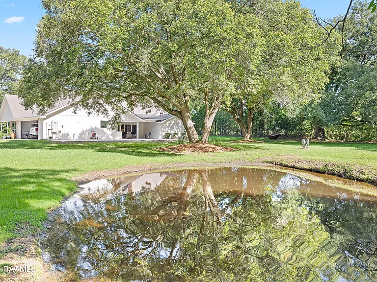 2407 E Broussard Rd — Photo 37