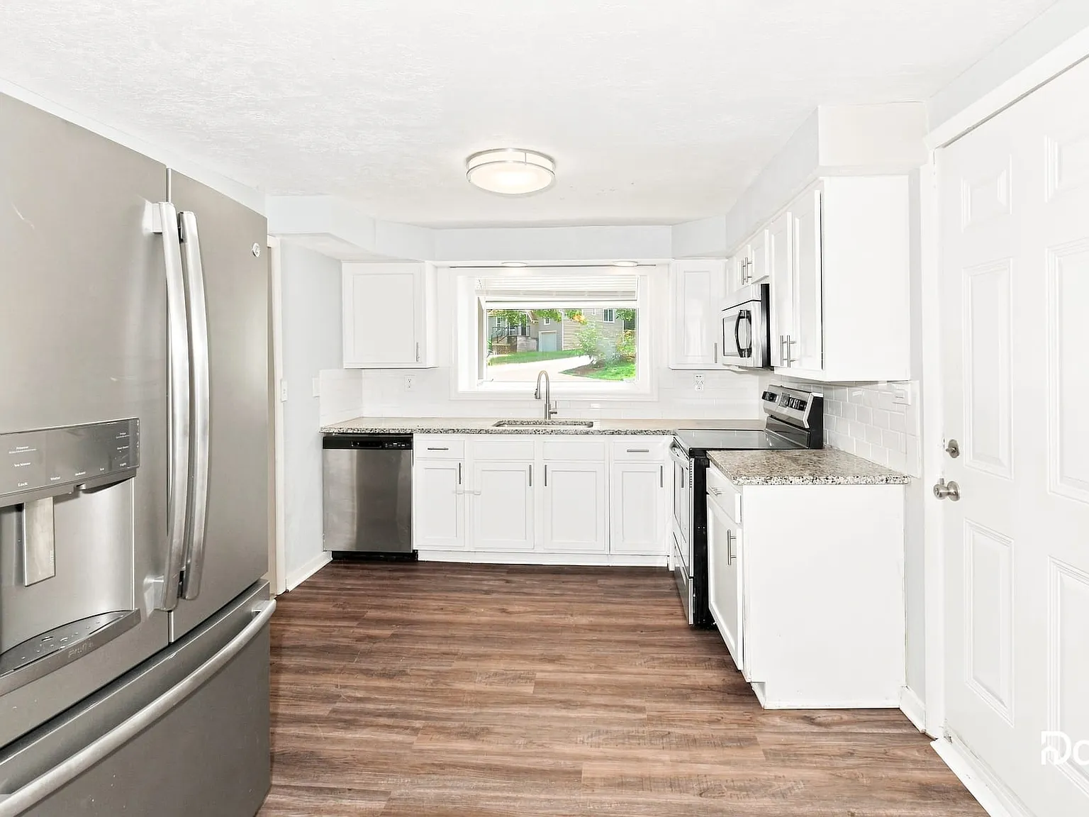 3 bed, 2.0 bath, 1100 sqft, $1,430 — Photo 4