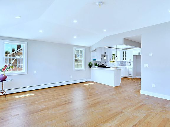 4th image of 20943 110th Ave