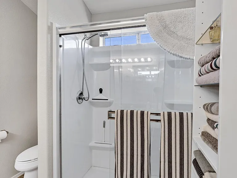 144 S Kingston St — Photo 15