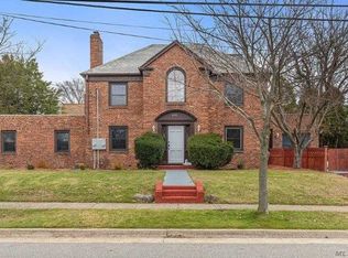 196 Meadowsweet Rd, Mineola, NY 11501