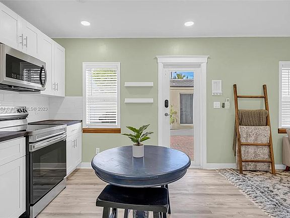 5th image of 1330 Marseille Dr #B
