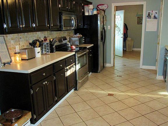 5th image of 245 Benjamin Dr