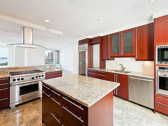 5th image of 240 Riverside Blvd #10AT
