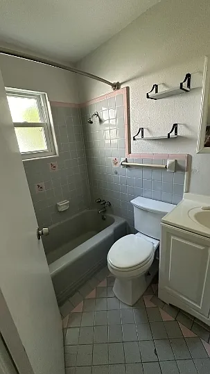 811 Colquitt St — Photo 3