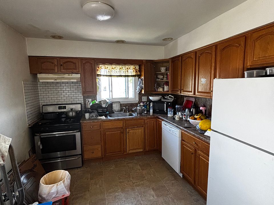 Large eat in Kitchen