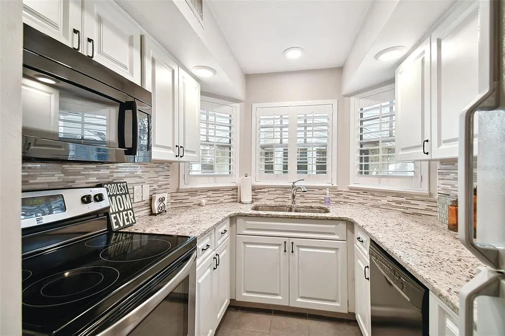 2 bed, 2.5 bath, 956 sqft, $3,200 — Photo 2