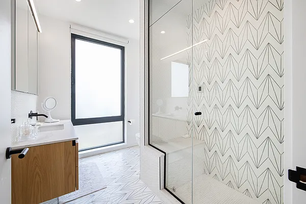 Sold by Brick&Mortar | media 16