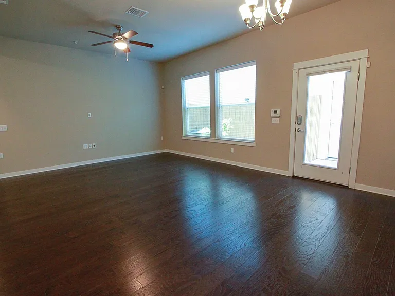 4722 Page St — Photo 6