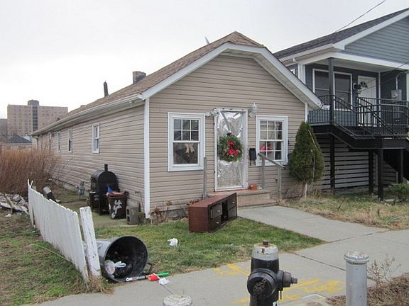 4th image of 446 Beach 45th St