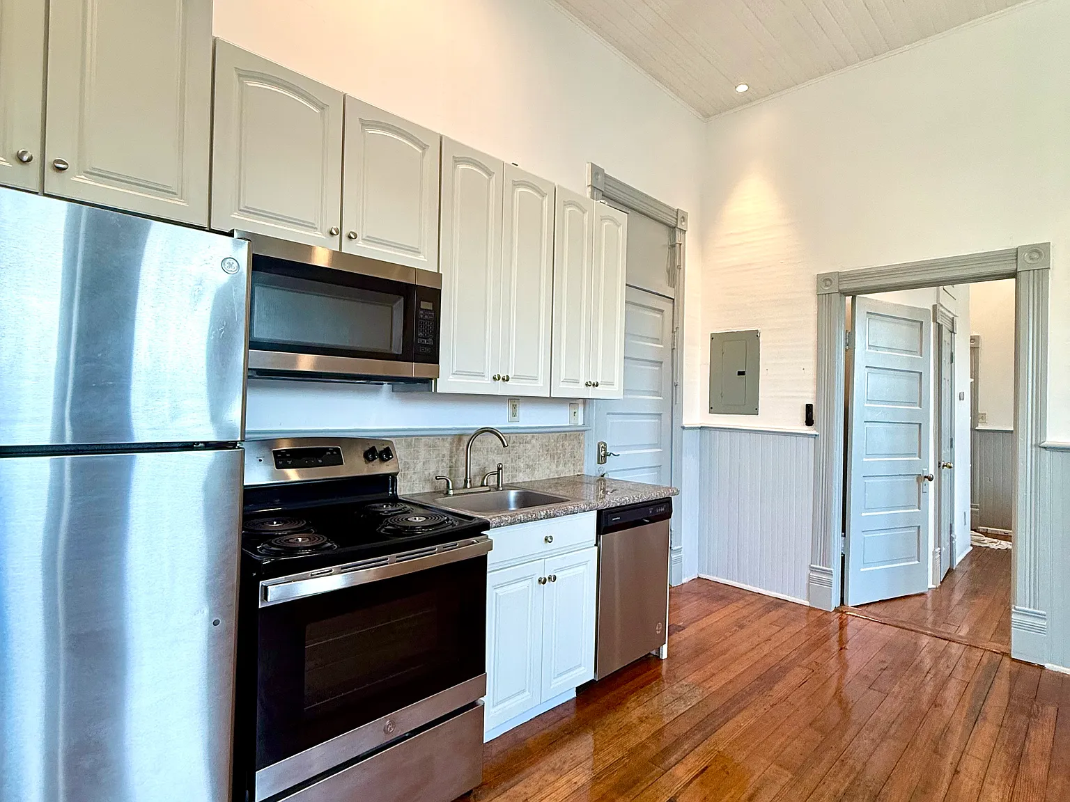 427 Main Street — Photo 3