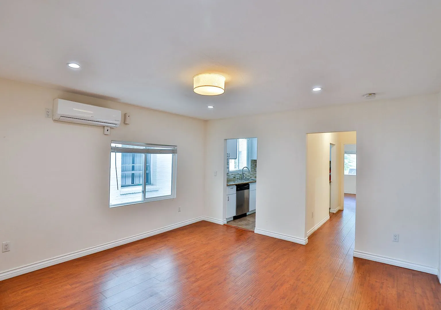 New Hampshire Apartments — Photo 4