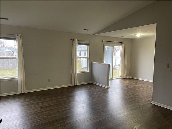 4th image of 2119 Yosemite Dr