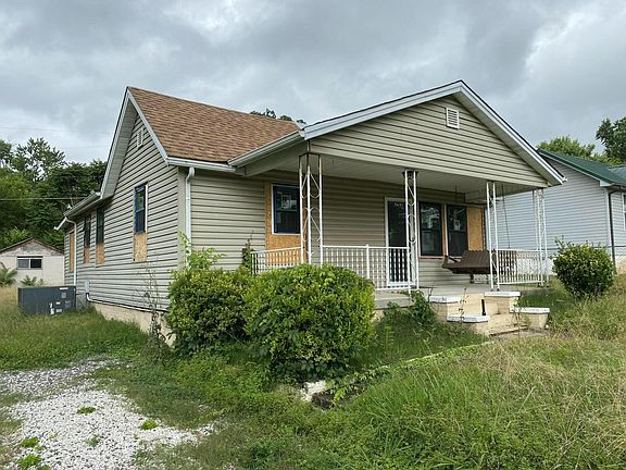 2nd image of 2631 Carson Ave