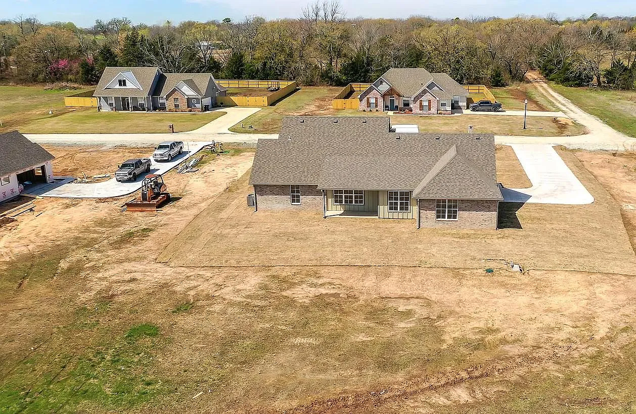 12002 County Road 3513 Loop — Photo 3
