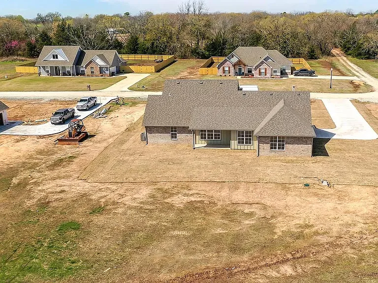 12002 County Road 3513 Loop — Photo 3