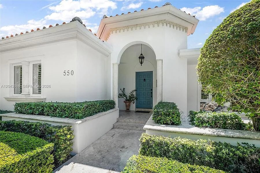 4 bed, 2638 sqft, $16,500 — Photo 2