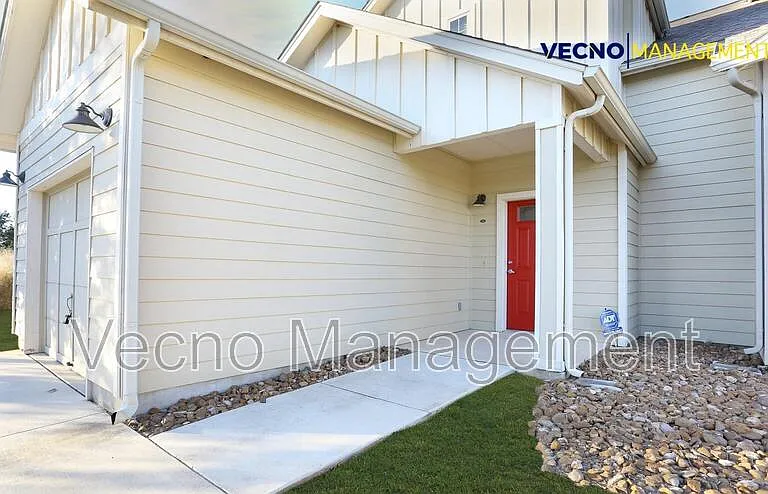 211 Circle Court Dr #211 — Photo 3