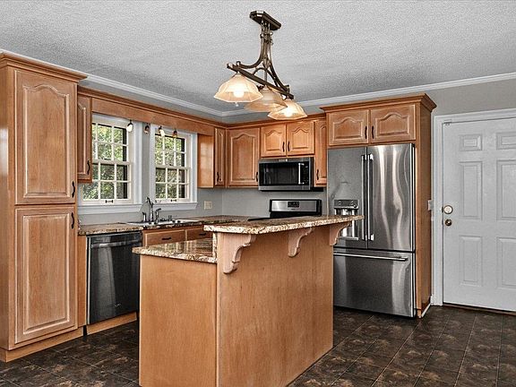 5th image of 1348 3rd St SE
