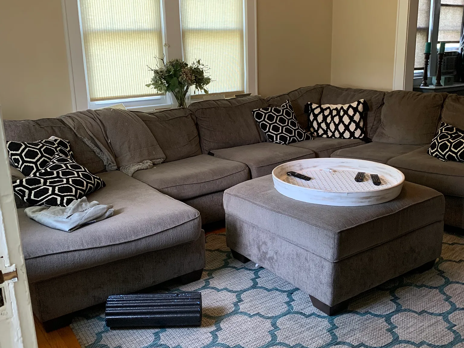 3 bed, 1.5 bath, 1400 sqft, $4,800 — Photo 2