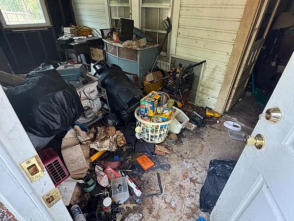 2nd image of 15 Tracys Ln