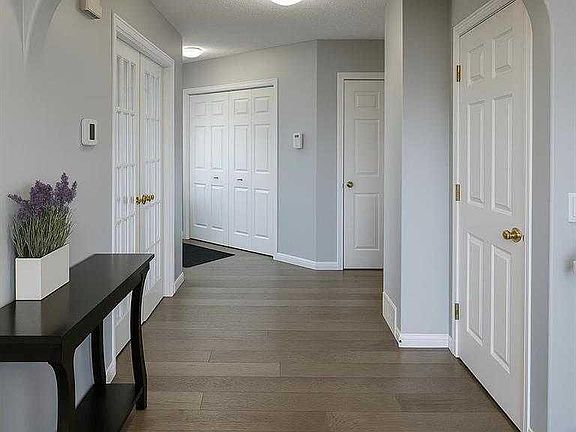 3rd image of 422 N Bridlecreek Grn SW
