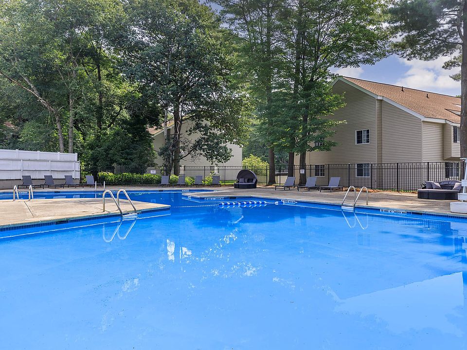 Foxrun Apartments - 100 Foxwood Dr Clifton Park NY | Zillow