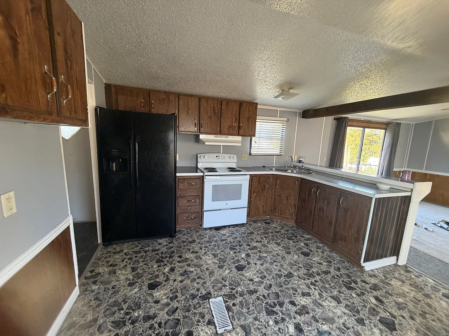 3 bed, 1000 sqft, $1,100 — Photo 4