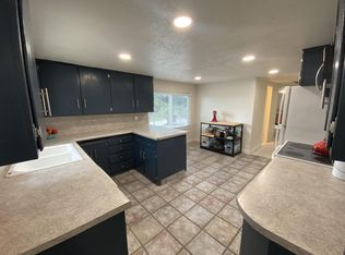 872 N 400 E, Centerville, UT 84014