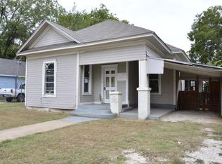 107 Dallas Ave, Cleburne, TX 76031