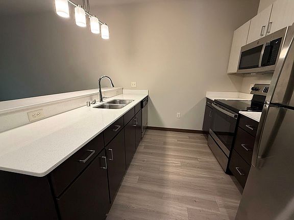 3rd image of 5414 Mineral Point Rd #214