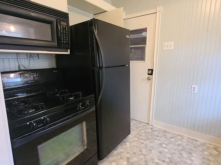 2930 S Donnybrook Ave — Photo 7